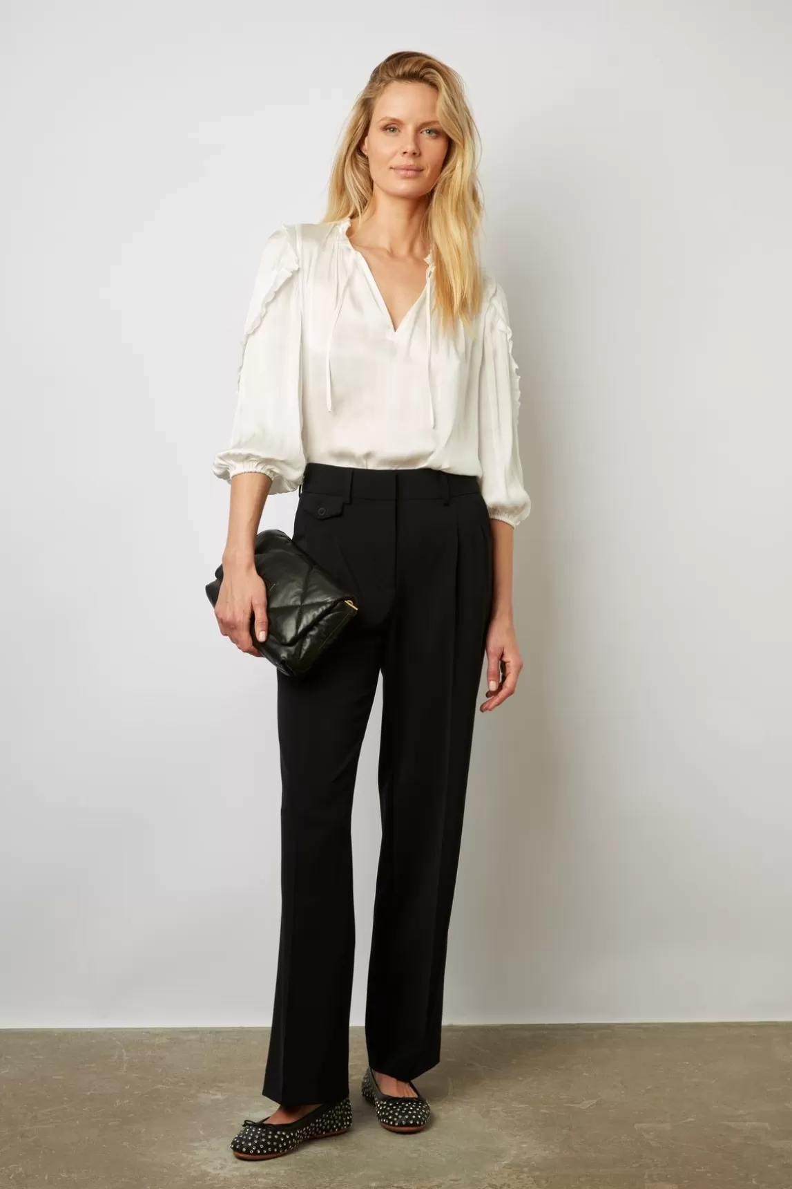 Gerard Darel Blouse En Satin A Volants Blanc - Alexia Outlet