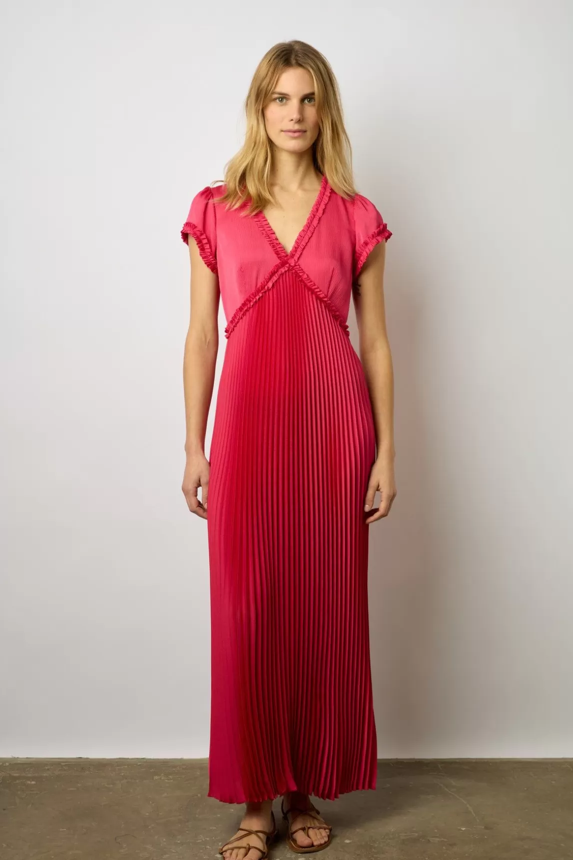 Gerard Darel Robe Longue Cintree Plissee Rose Vif - Elvy Cheap