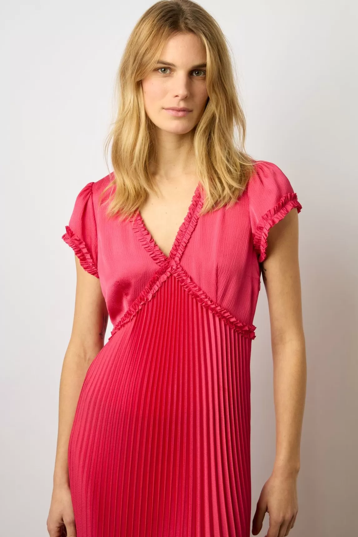 Gerard Darel Robe Longue Cintree Plissee Rose Vif - Elvy Cheap