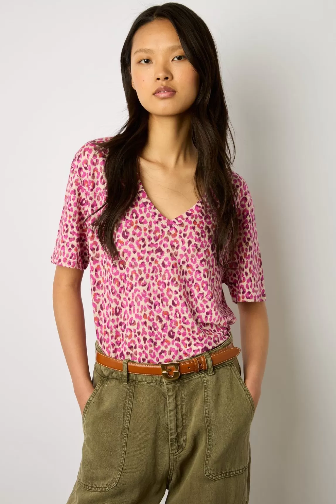 Gerard Darel Tshirt V Imprime Leopard Fuchsia - Misha Outlet